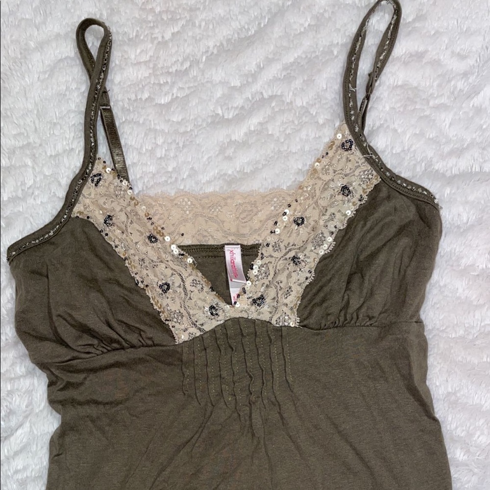 Women’s tank top.